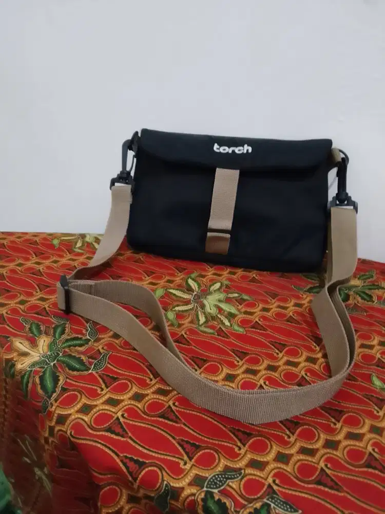 Tas Selempang Torch