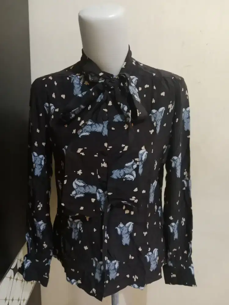 Atasan bunga bunga preloved