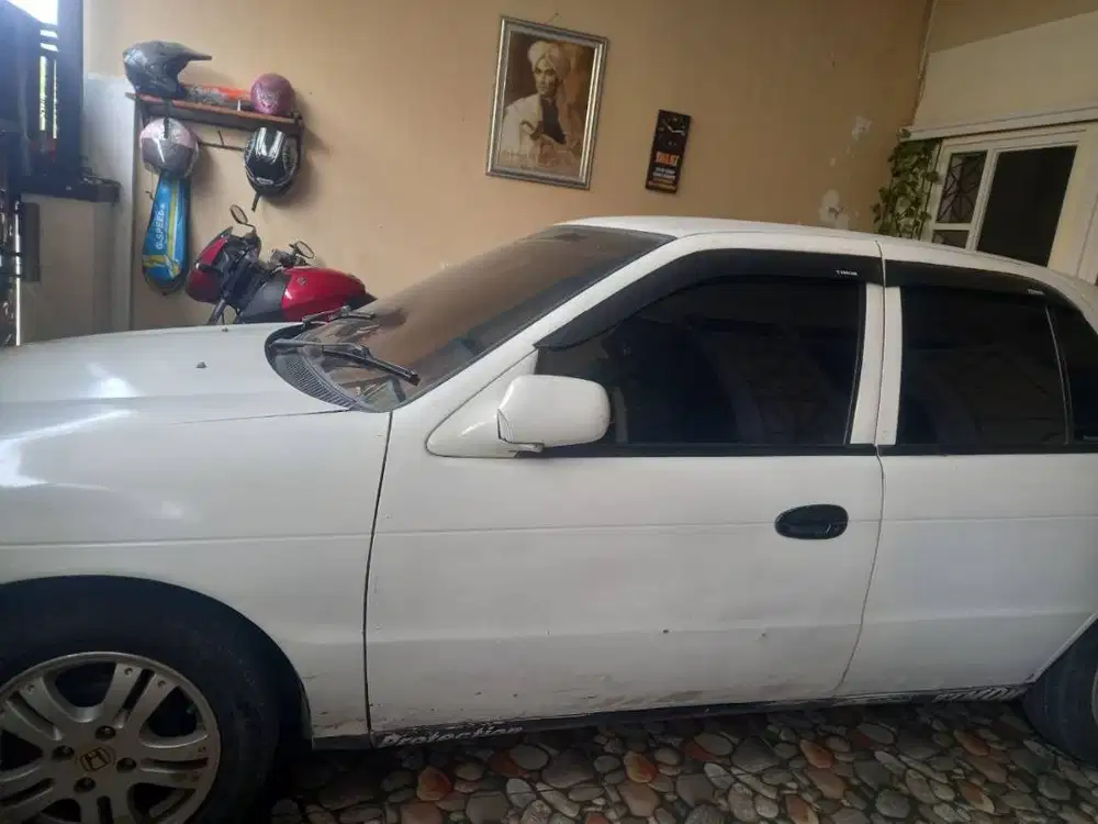 MOBIL SEDAN TIMOR