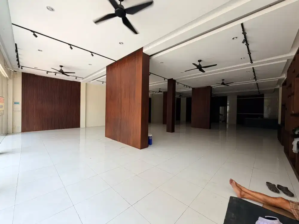 DISEWAKAN RUKO 2 LANTAI + ROOFTOP EX GALLERY – JALAN TANGKUBAN PERAHU, DEKAT SEMINYAK