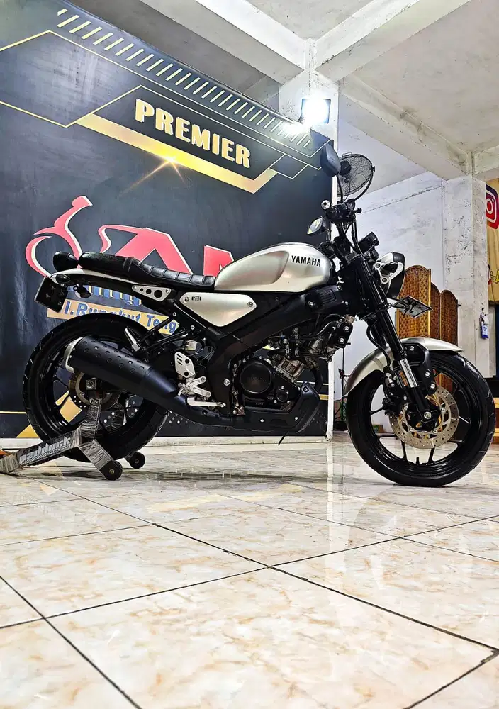 Yamaha XSR 155cc silver matte mewah th 2023. Anugerah motor rungkut