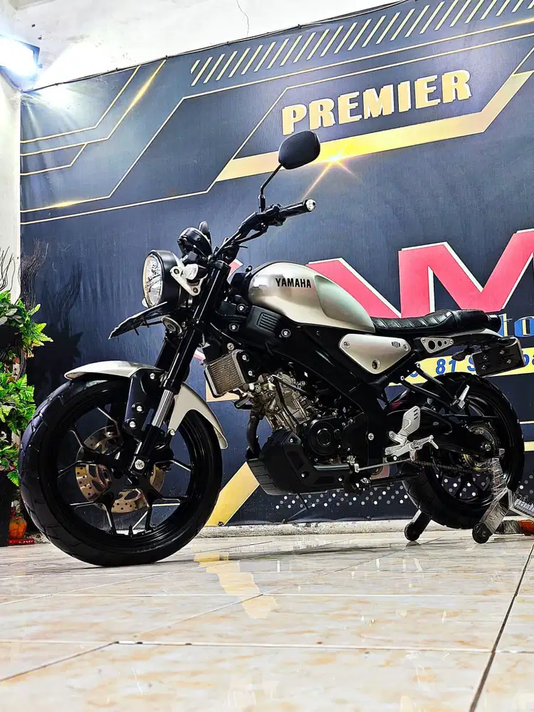 Yamaha XSR 155cc silver matte mewah th 2023. Anugerah motor rungkut