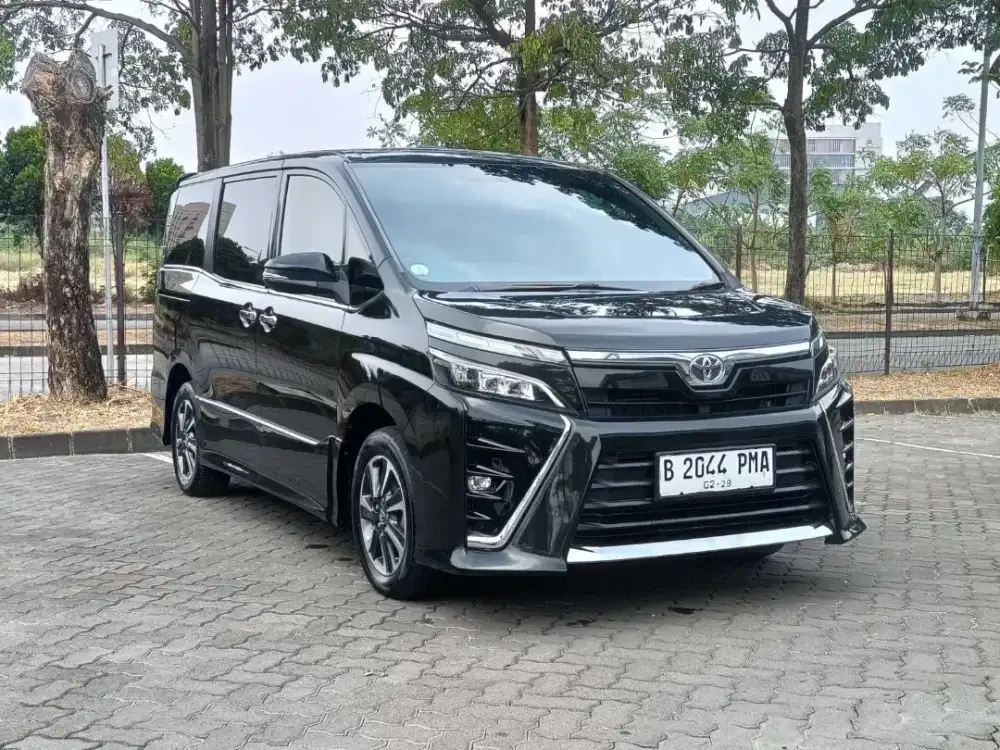 Toyota Voxy 2.0 Automatic 2017