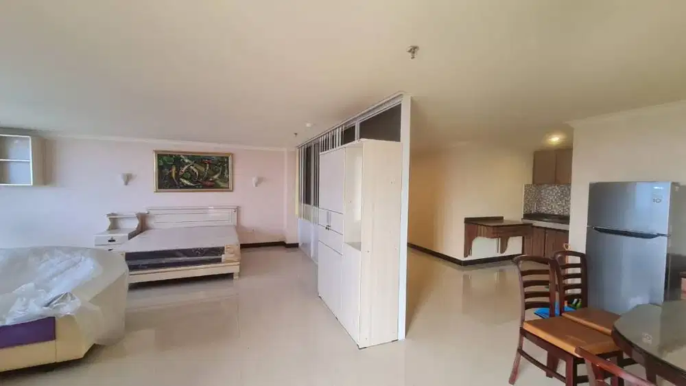 Apartemen Luas & Full Furnished – Harga Hemat !