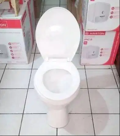 Closet/Kloset/Toilet Duduk Siram/WC merk Volk Clematis