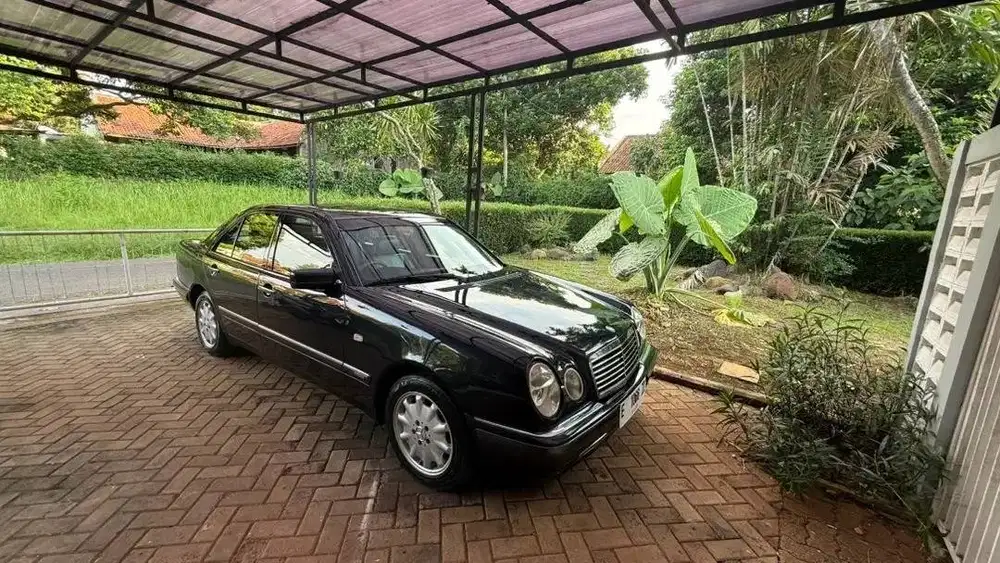 Mercedes Benz W210 E320 Elegance