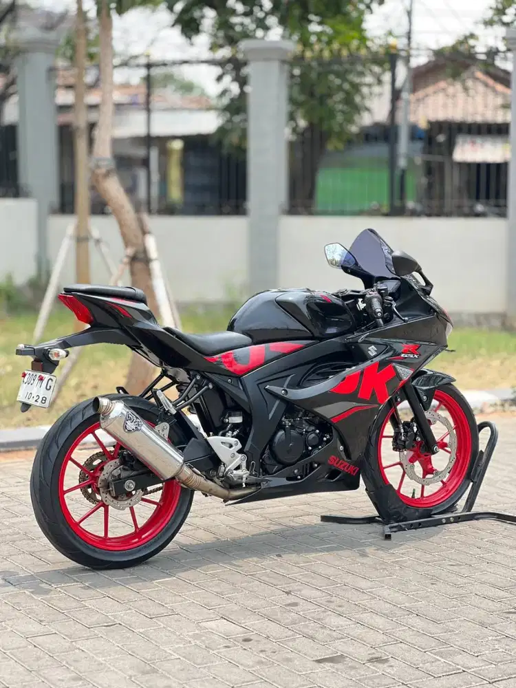 LOW KM! SUZUKI GSX 150R KEYLESS 2018 HITAM PAJAK PANJANG ANTI REWEL