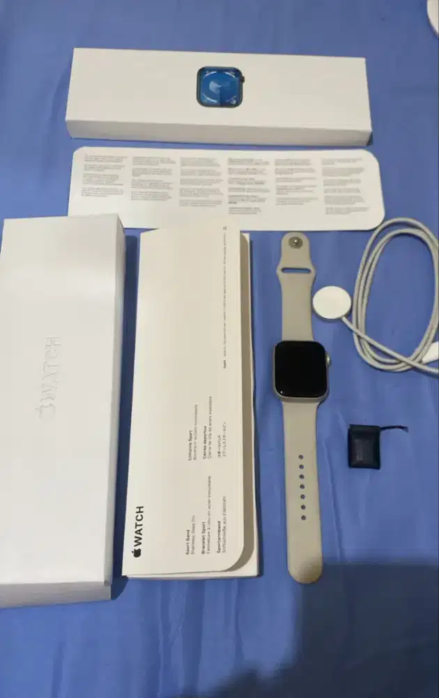Apple Watch Series 9 45mm Starlight (Hidup tapi Baterry Gelembung)