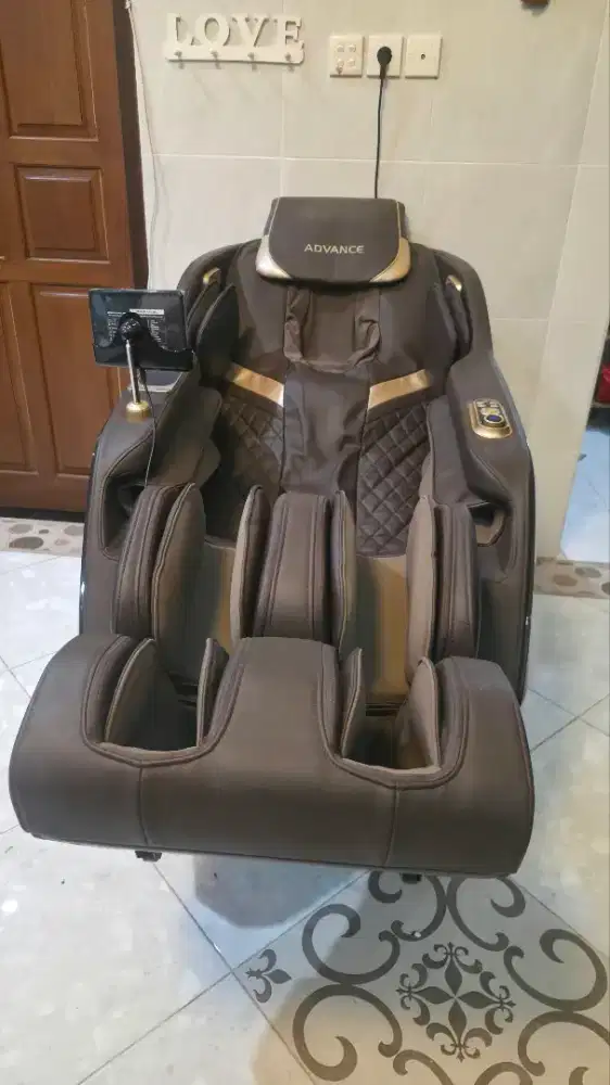 Jual cepat kursi pijat elektrik ADVANCE Amari Maximo HS8923 Wood Brown