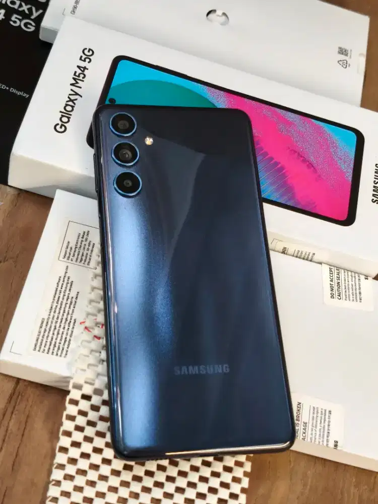 Samsung M54 5G 8/256 bekas resmi- minus layar garis
