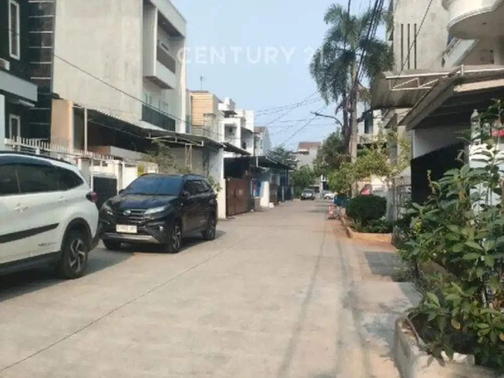 Rumah Tua Lokasi Dekat Dengan Mall Kelapa Gading