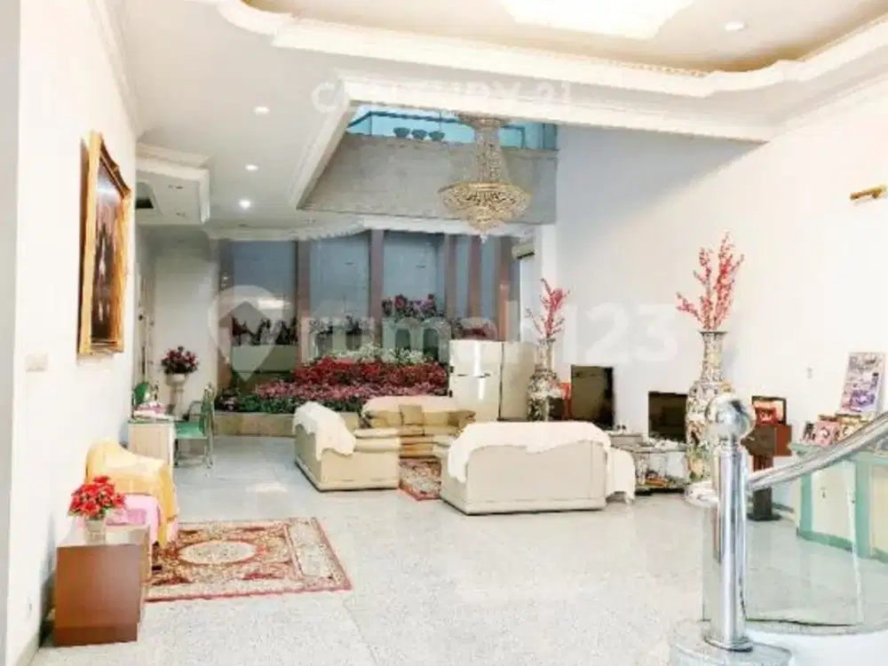 Rumah Mewah Pluit 2.5Lantai Tinggi dan Dijalan Besar
