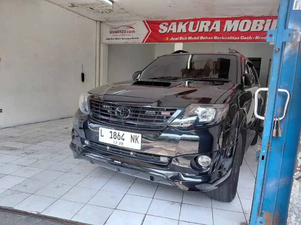 Toyota Fortuner Solar 2013 km rendah