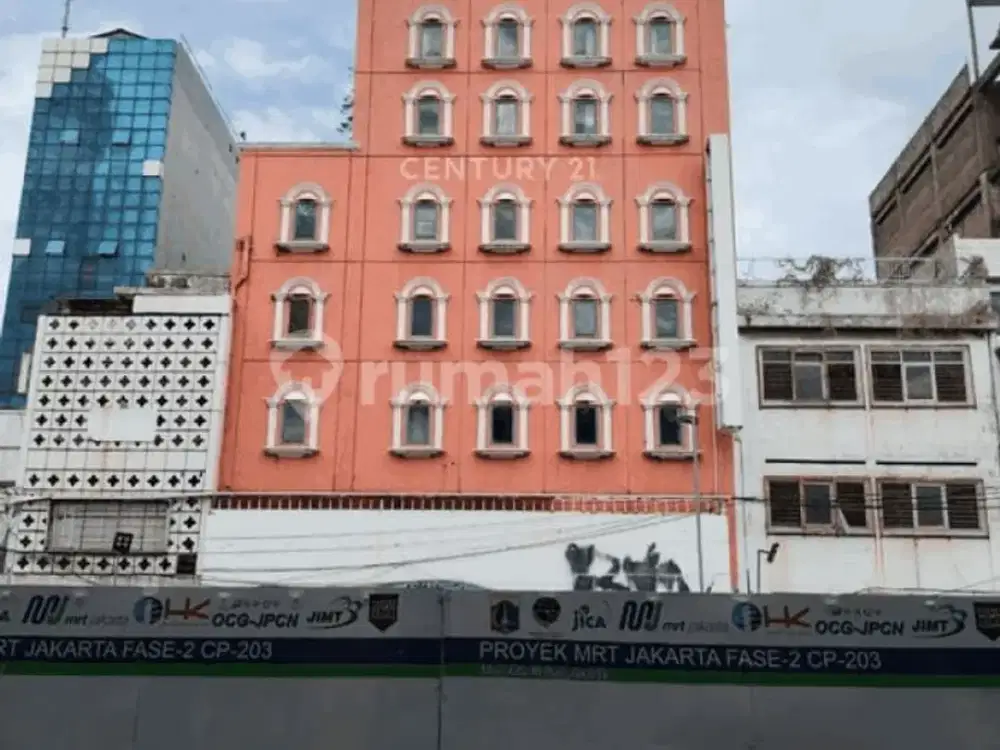 Gedung Ex Hotel Kawasan Bisnis Lokasi Strategis Dekat MRT Glodok