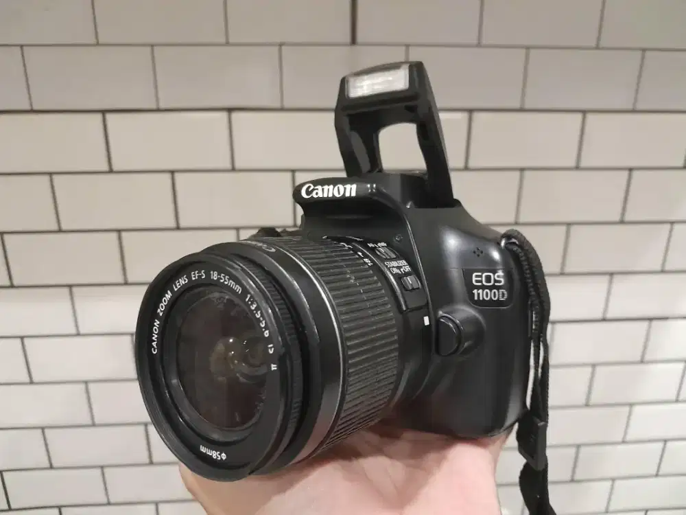 Kamera dslr Canon 1100D