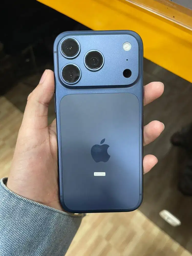 17 pro 256 blue