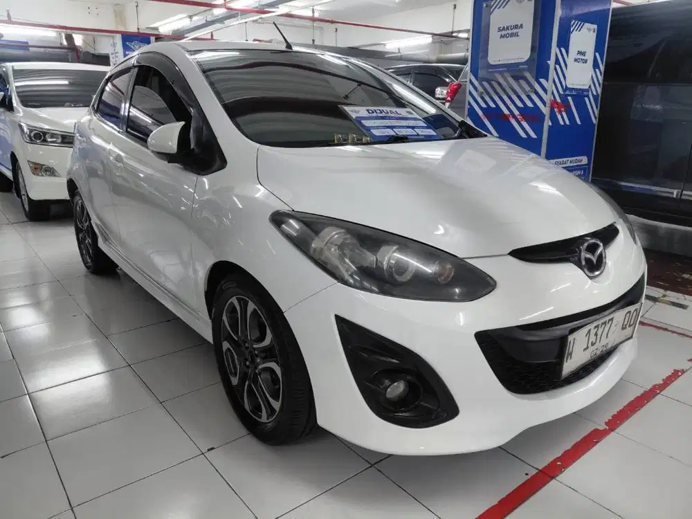 Mazda 2 matic putih km rendah pol 2012