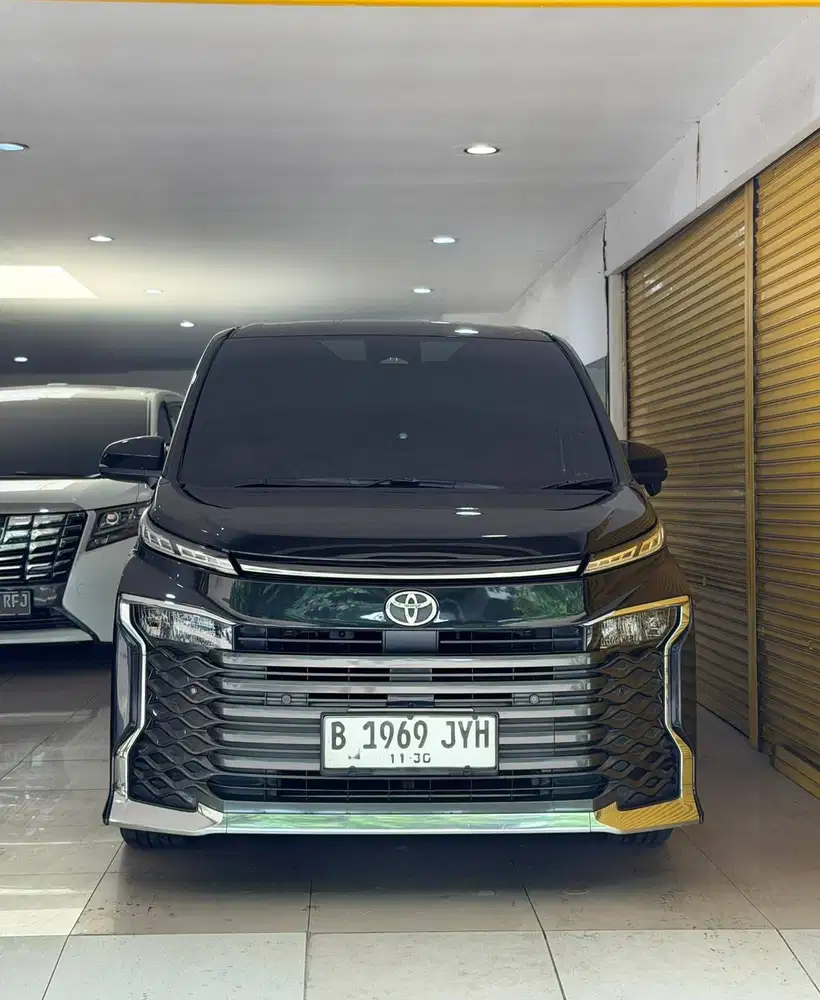 2023 Toyota Voxy Hitam 2024 Voxy Hitam 2023 Voxy Putih Km 21rb