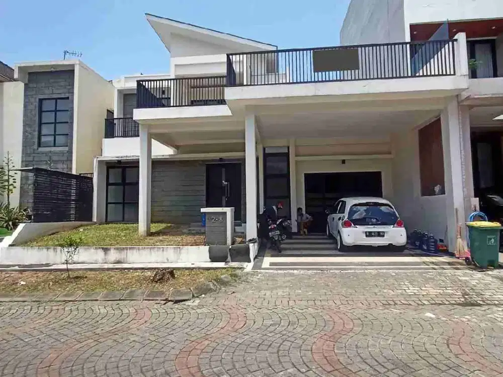 DIJUAL RUMAH 2 LANTAI SIAP HUNI LOKASI IJEN NIRWANA MALANG