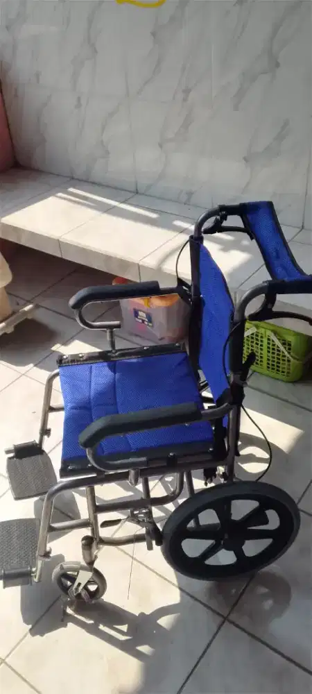 Kursi roda lipat