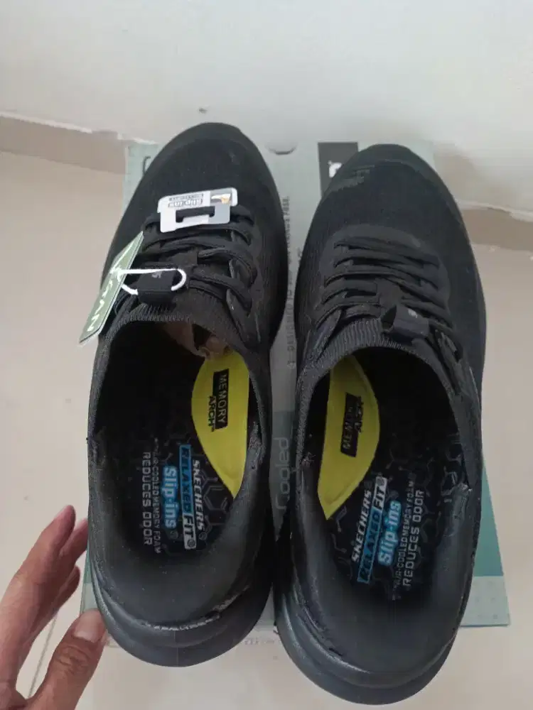 Sepatu sketchers slip in hiran air max