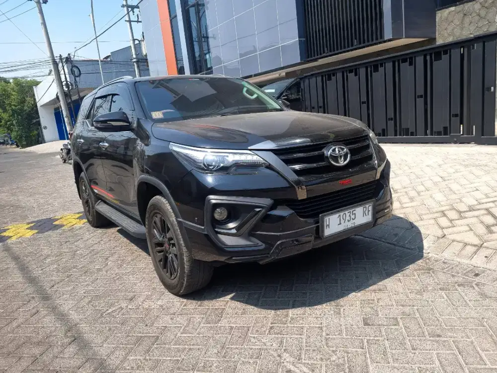 NEW FORTUNER 2.4 VRZ TRD A/T KICK SENSOR 2019 HITAM