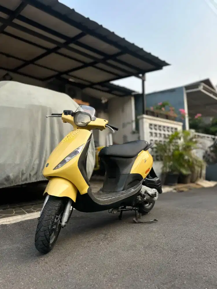 Piaggio zip tangan 1