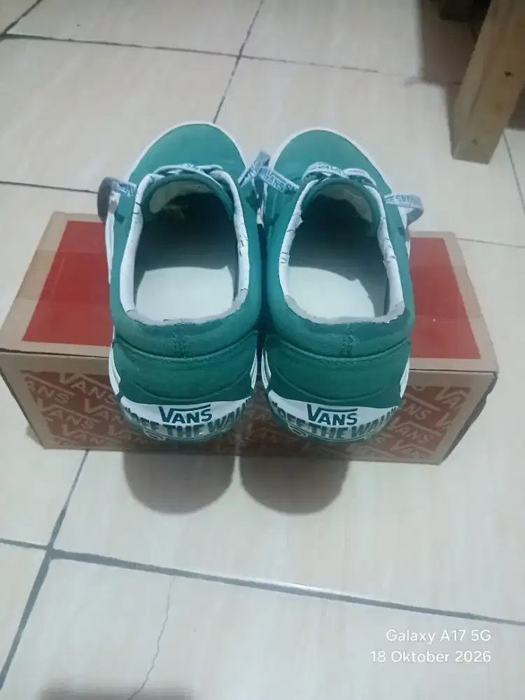 Sepatu vans era lettering green