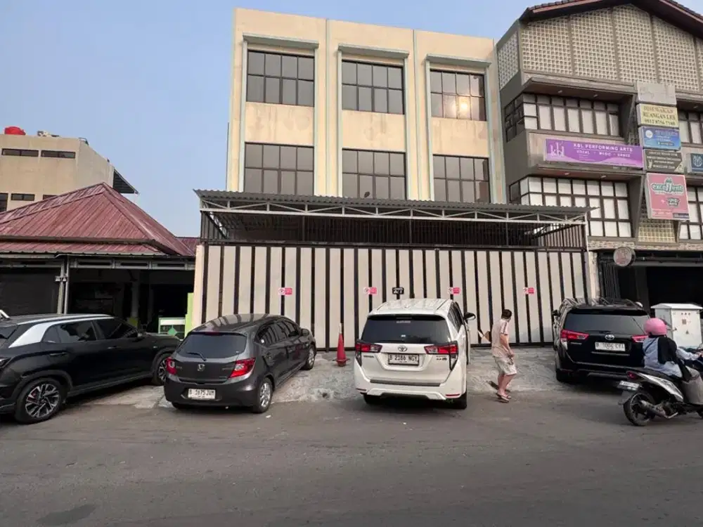 RUKO GANDENG 3 LANTAI PLUS ROOFTOP LOKASI STRATEGIS DEPAN SEKOLAH PENABUR GADING SERPONG