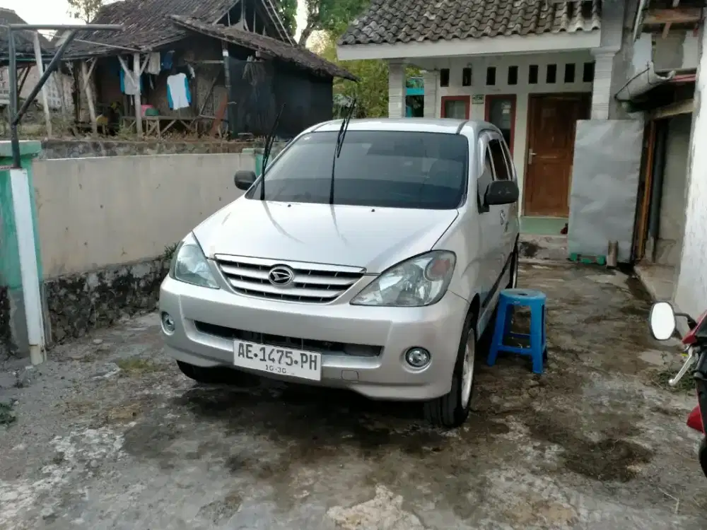 Daihatsu xenia tahun 2005