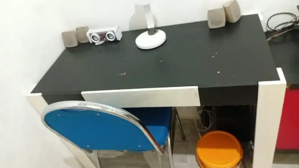 Meja Belajar komputer praktis