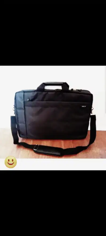 Dapat dua tas laptop Asus dan tas laptop merk b.y.o.n