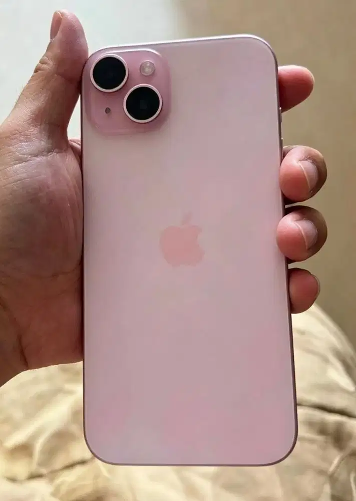 iPhone 15 PLUS 128 resmi iBox. Murah aja.. Bisa tt