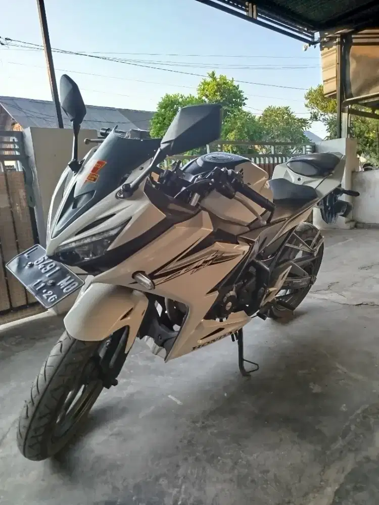 Dijual Honda CBR 150R tahun 2016