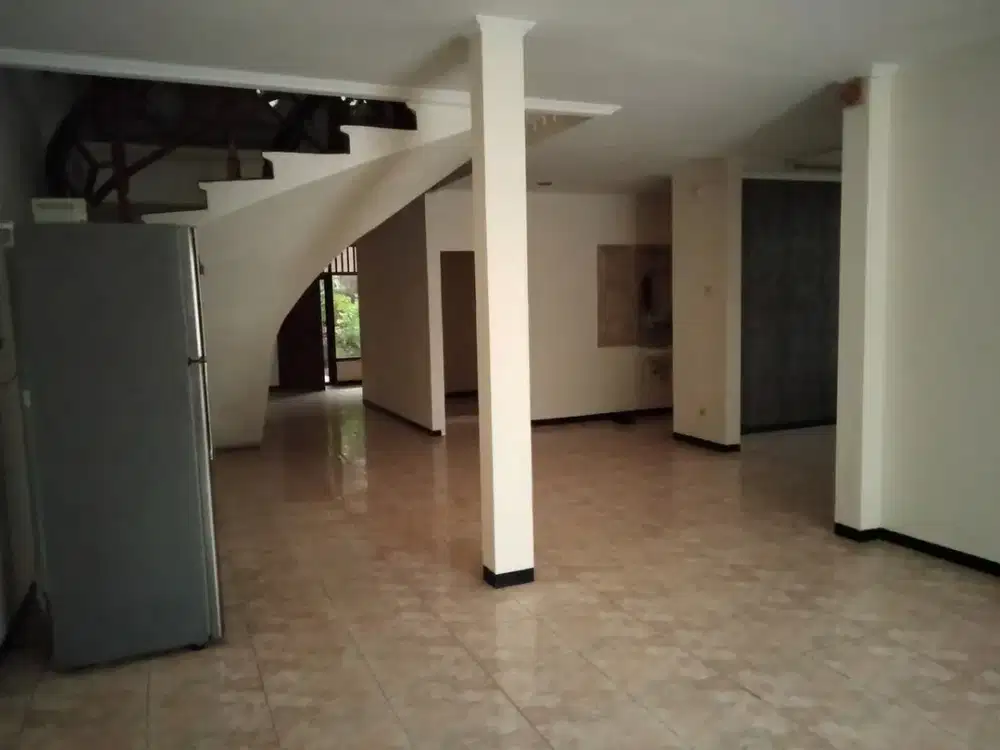 Rumah Disewakan di Gayungsari Hadap: Selatan-Timur