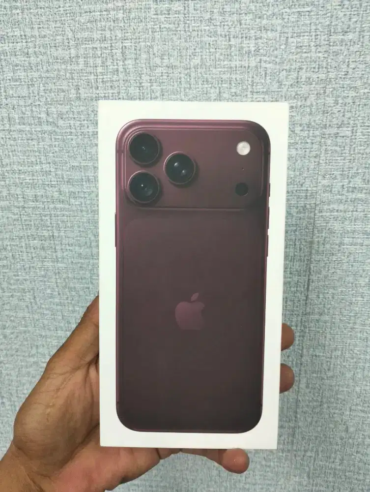 iPhone 18 pro max 256 burgundy