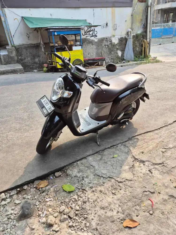 Scoopy 2019 hitam