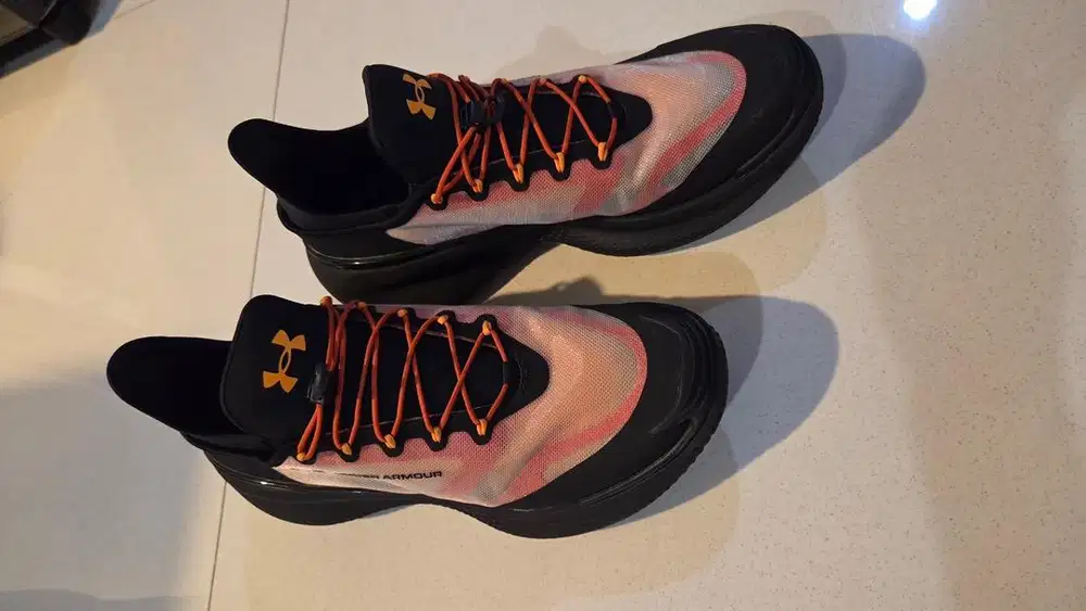 Under Armour Nova SlipSpeed - Like NEW