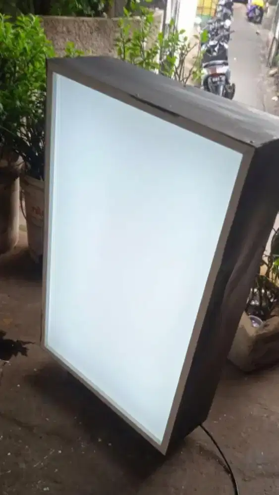 Neon box  araklirik ukuran 60x80