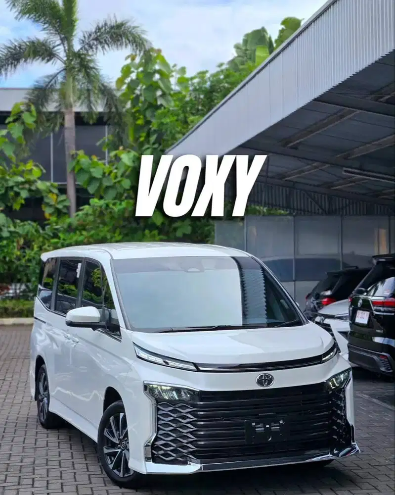 TOYOTA VOXY 2.0 CVT PREMIUM COLOUR WHITE PEARL ( MOBIL BARU )