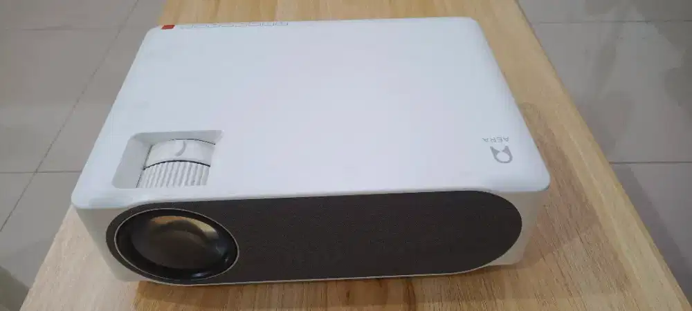 Dijual satu set peralatan untuk proyektor