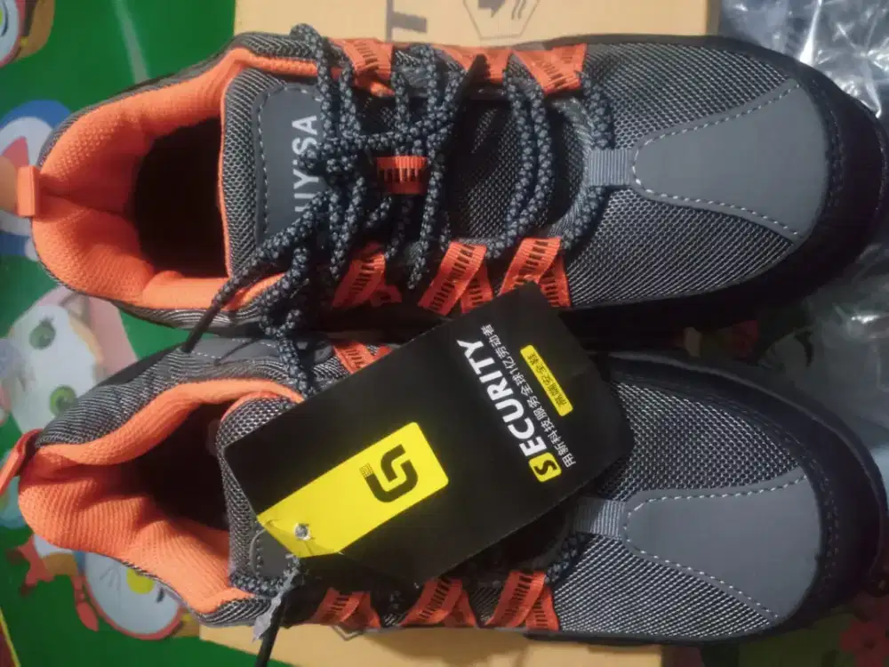 Judul: Sepatu Security Pria/wanita Hitam Orange – Kondisi Baru