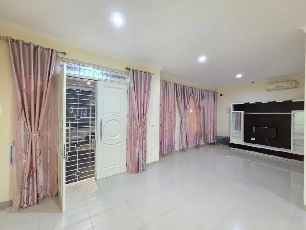 Dijual Rumah Green Lake City West Europe, 8x15 m, 3+1 KT, Hadap Selatan, Rp 3.8 M