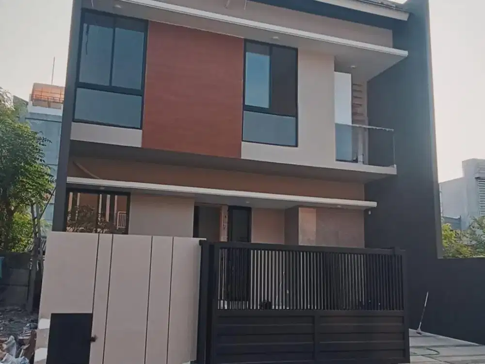 RUMAH BARU 2 LANTAI FLORENCE,,PAKUWON CITY  ROW jalan 3 mobil Hadap Timur