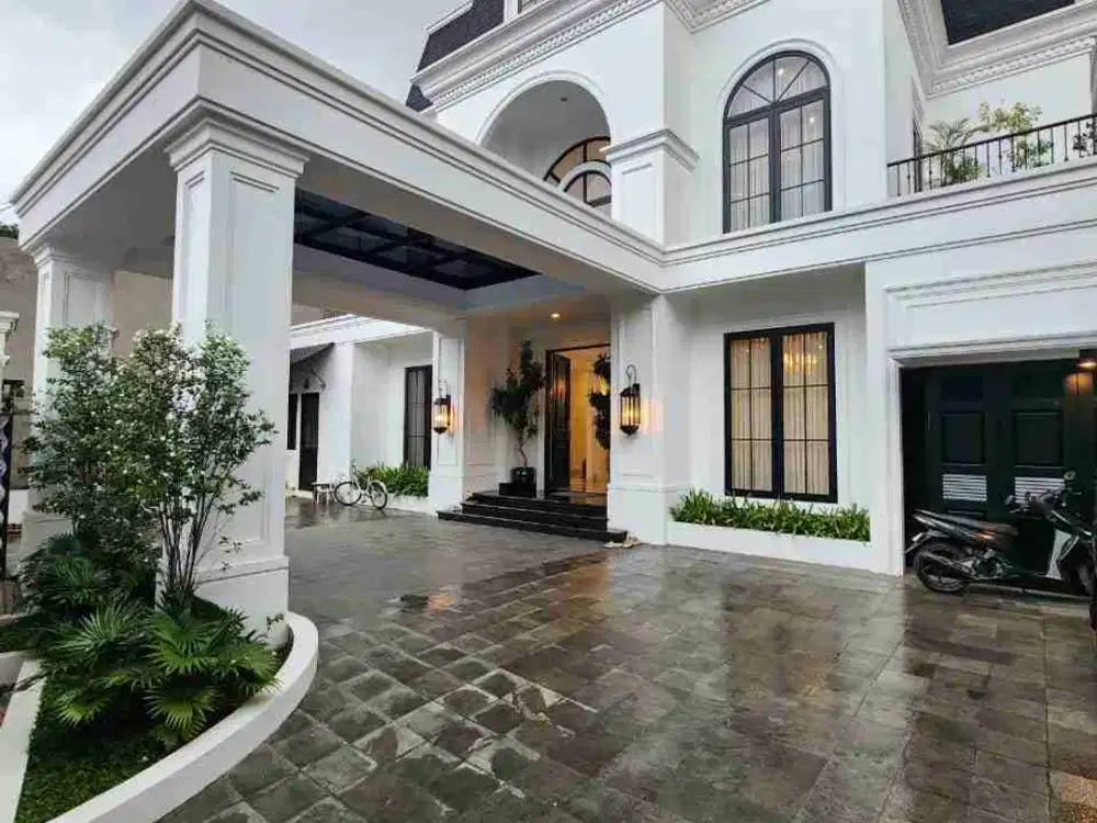 RARE LISTING KEBAYORAN LAMA — BRAND NEW LUXURY RESIDENCE 

Bayangkan tinggal di hunian super mewah dengan lahan ±1.000 m² di lokasi premium… dan hanya 10 menit ke Pondok Indah. Privasi, prestige, dan kenyamanan semuanya ada di sini.