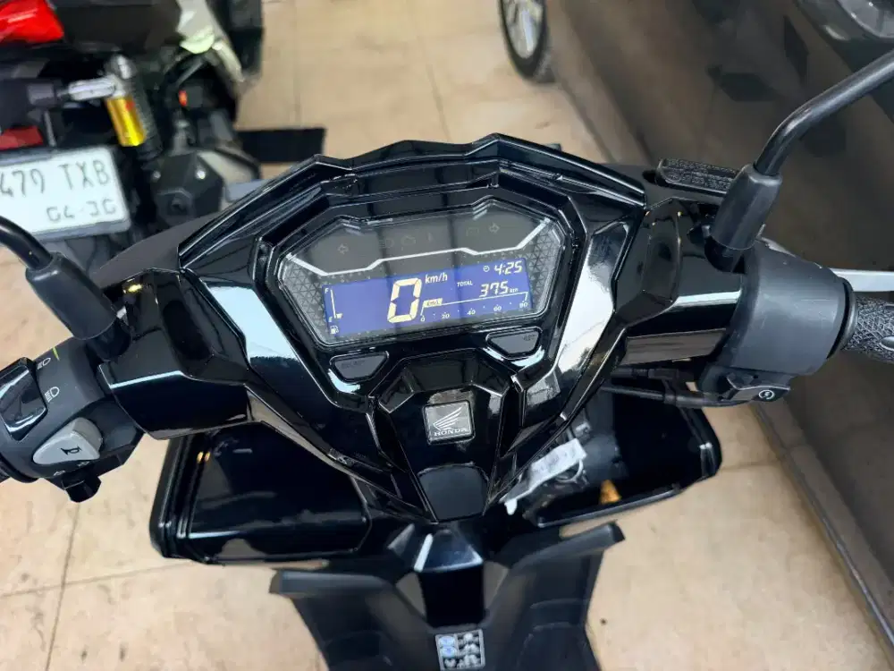 Vario 125 2026 km 300 bisa tuker tambah matic kecil