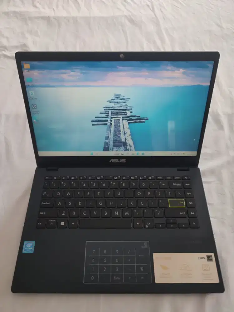 Asus E410MA  • N4020 • Ram 4 gb • Sss 128 gb • 14 •Kondisi Like New