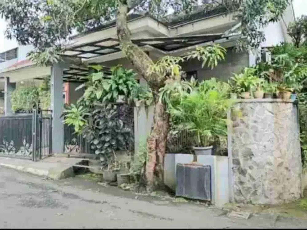 Rumah di villa dago posisi hook  nyama dan asri Pamulang
