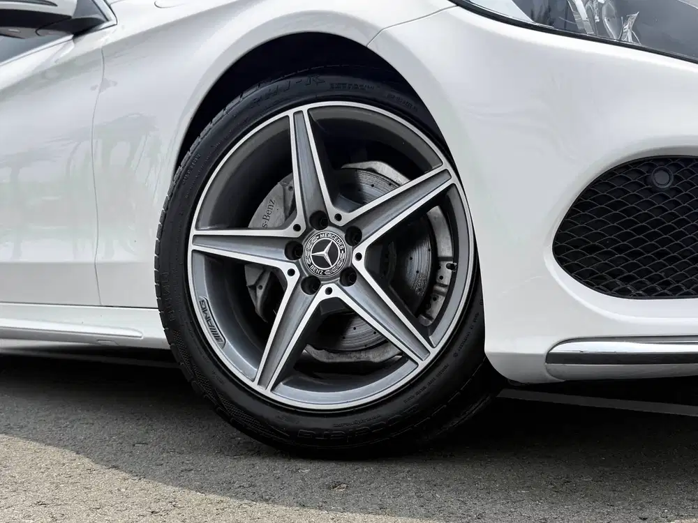 MERCEDES BENZ C200 AMG 2017 MERCY PUTIH LOW ODO KM RENDAH MULUS