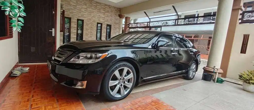 lexus ls600hl (2010)